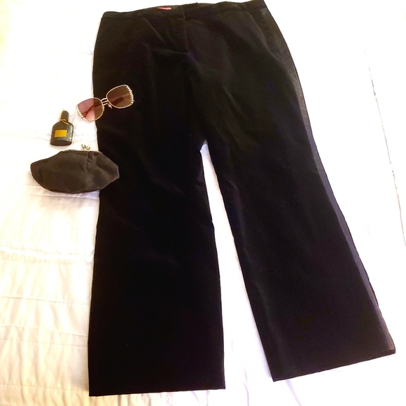 Escada zipper velvet pant without the stuff around it - Picture 3 of 10
